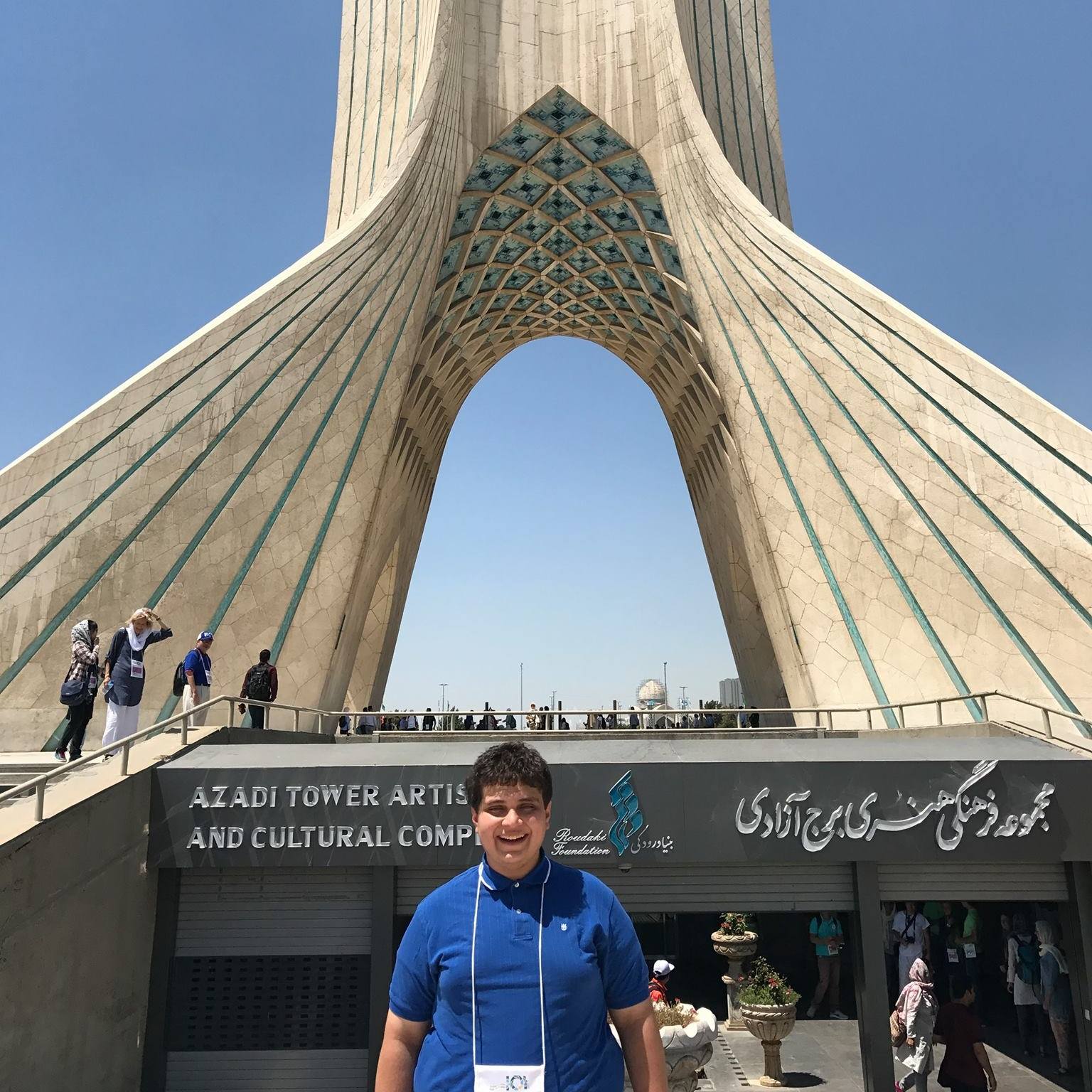 Luis Rodolfo en Torre Azadi, Teherán, Irán (IOI 2017)