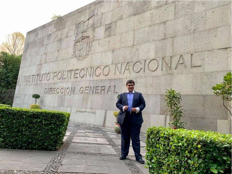 Luis Rodolfo, Alumno Consejero General de la ESCOM IPN 2018-2019. En la sala de Ex Directores del Instituto Politécnico Nacional.